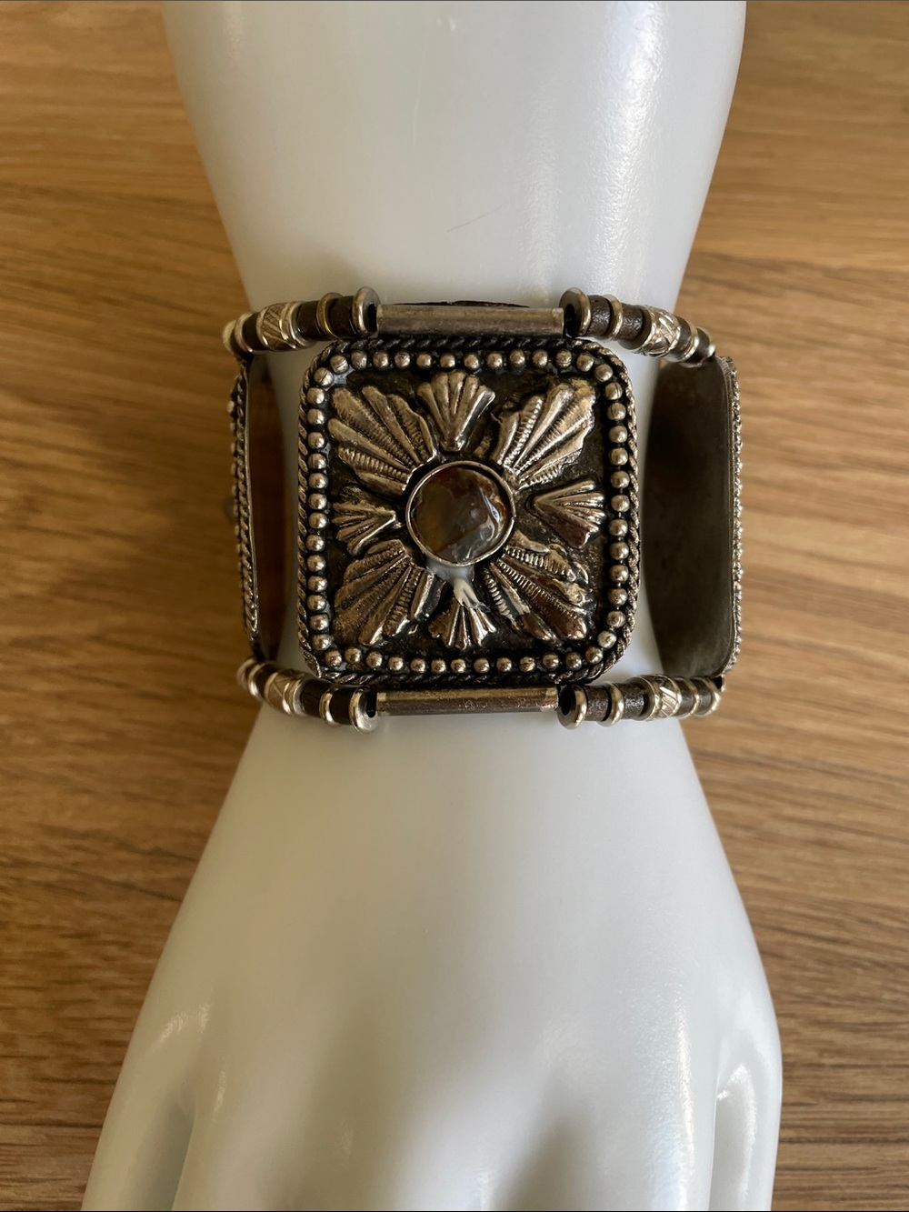 VINTAGE SILVER TONE SQUARE PANEL STRETCH BRACELET Retro Geometric Metal Cuff
